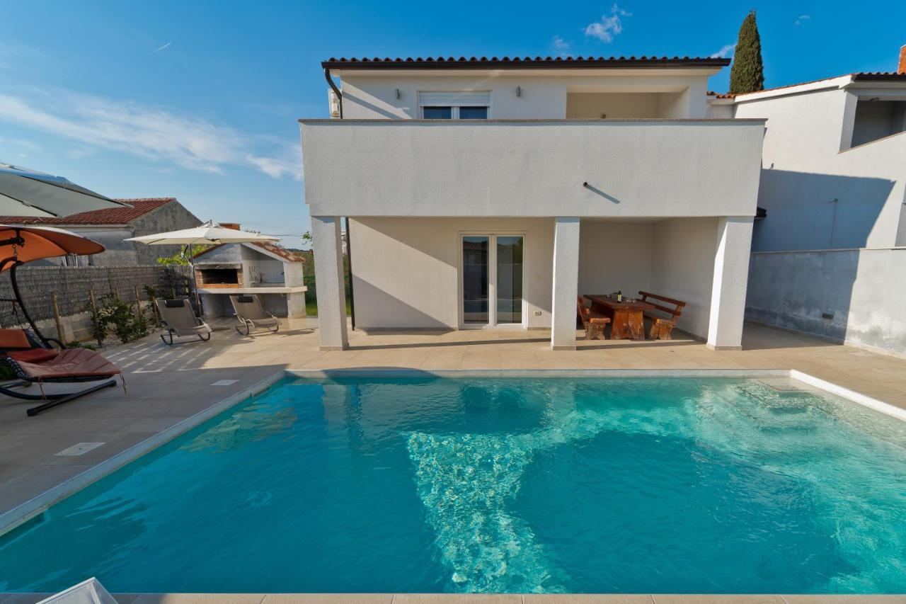 Villa Luka With Private Pool Near PUY Exterior foto