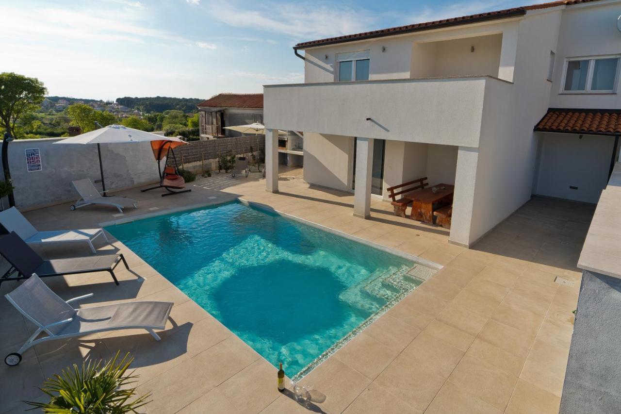 Villa Luka With Private Pool Near PUY Exterior foto